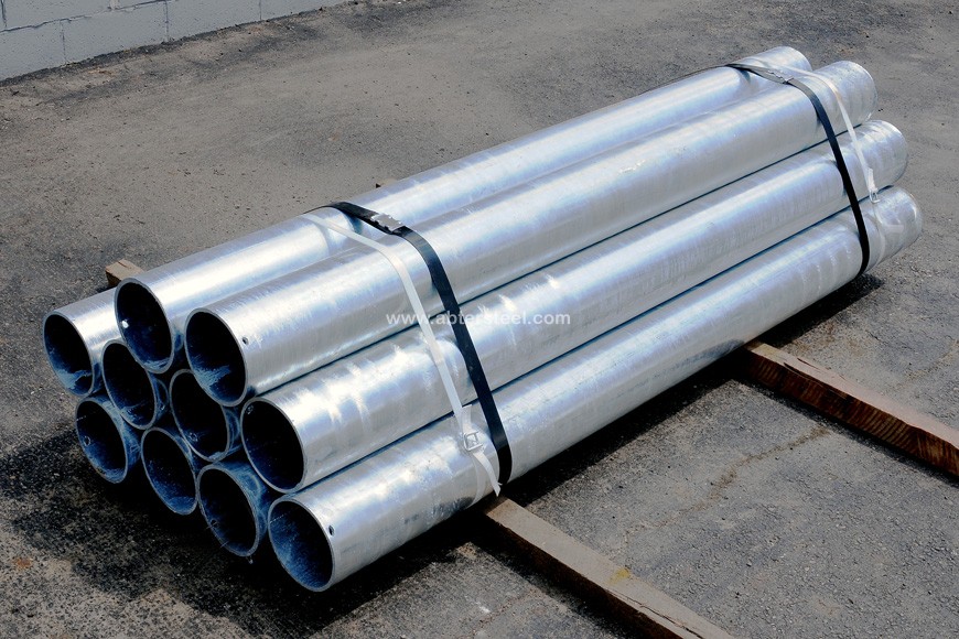 galvanized steel pipe bollards fastened in bundle